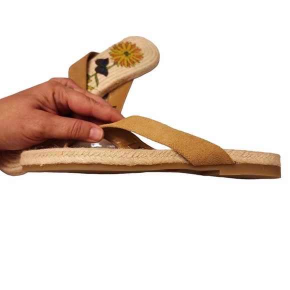 Floral and Butterfly Espadrille Thong Sandals  Size 7 NWOT - Picture 6 of 8
